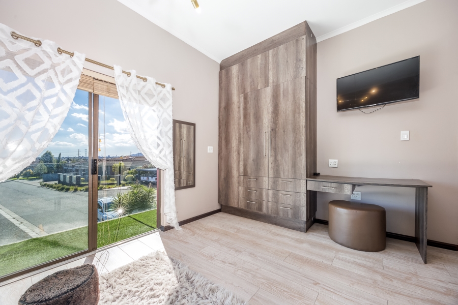 4 Bedroom Property for Sale in Rouxville Western Cape